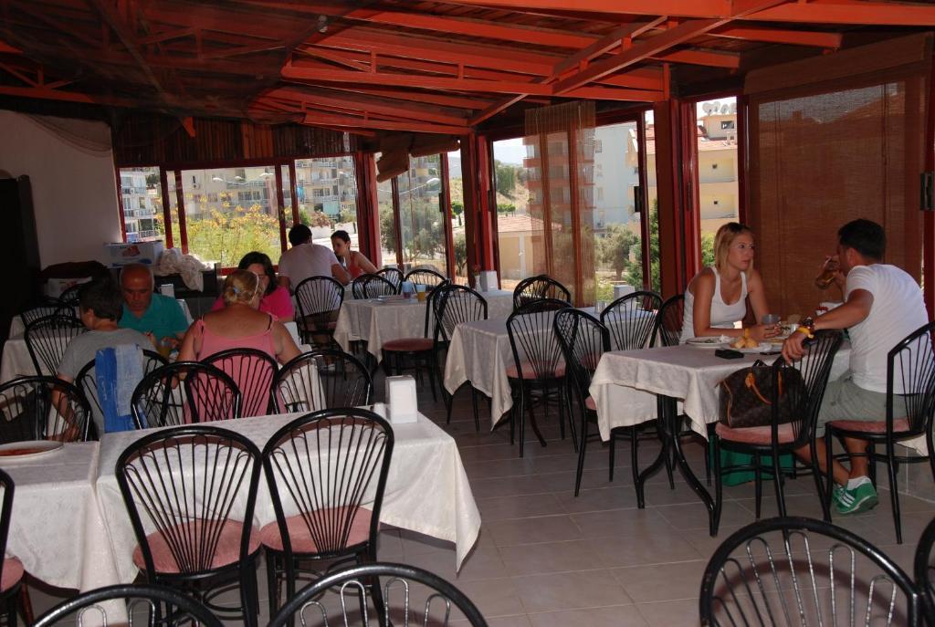 Club Prestige Hotel คูซาดาซี ร้านอาหาร รูปภาพ