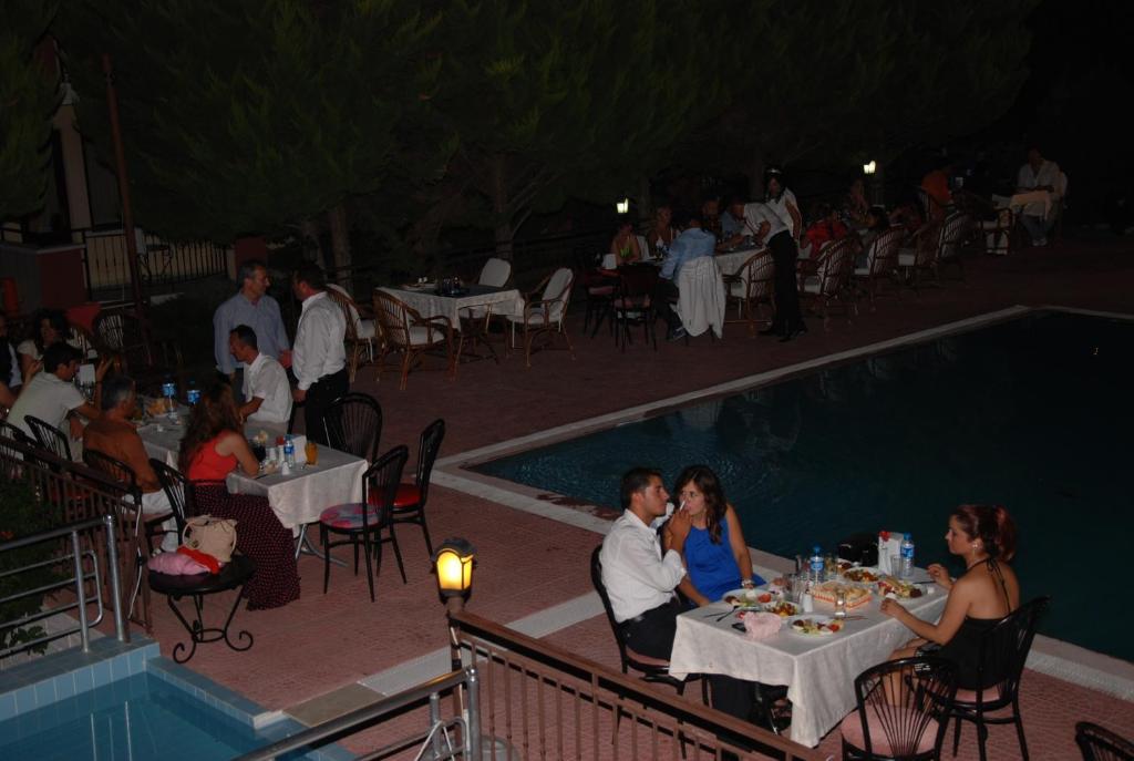 Club Prestige Hotel คูซาดาซี ภายนอก รูปภาพ