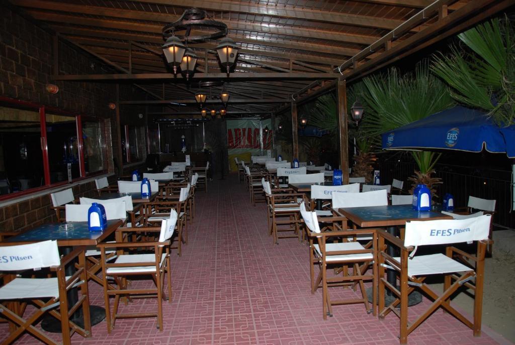 Club Prestige Hotel คูซาดาซี ภายนอก รูปภาพ