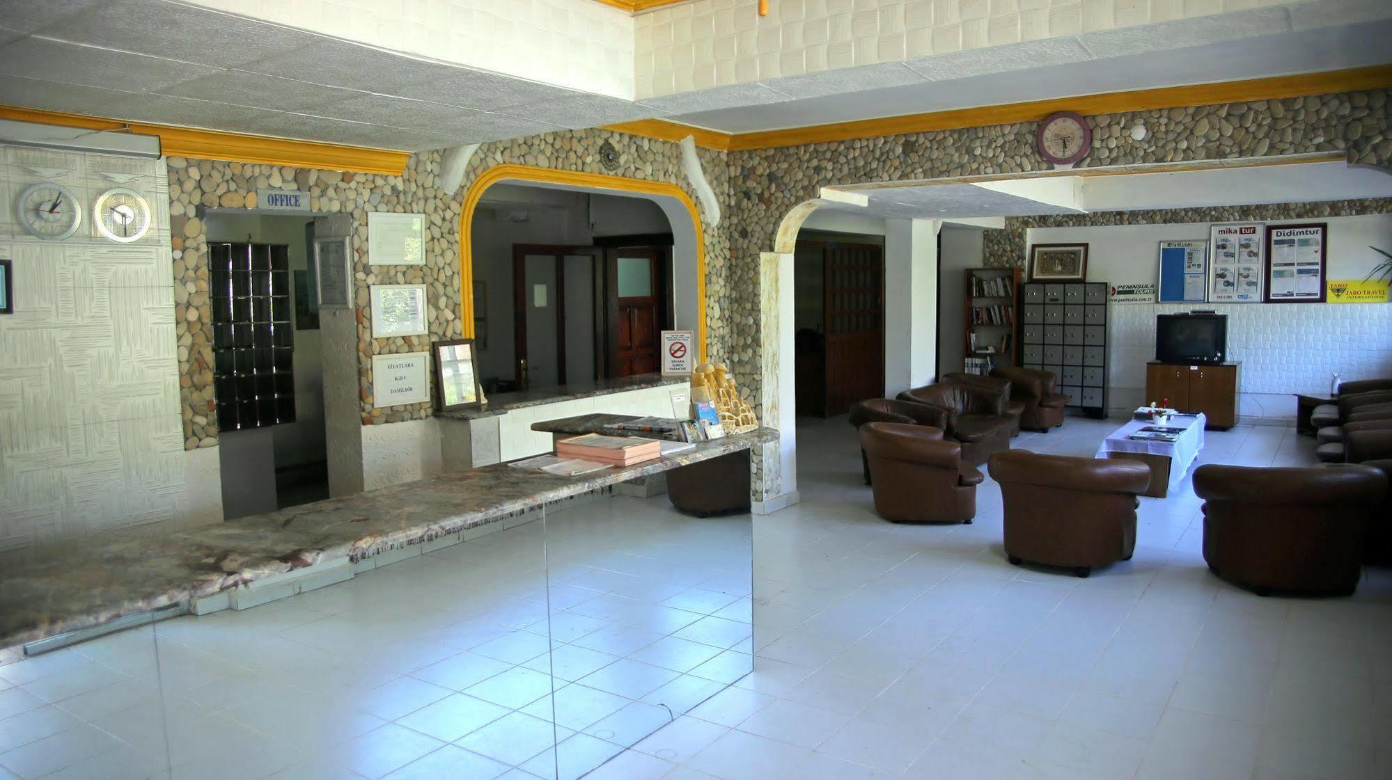 Club Prestige Hotel คูซาดาซี ภายนอก รูปภาพ